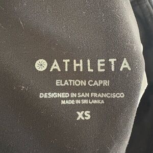 Athleta Black Elation Capri Leggings